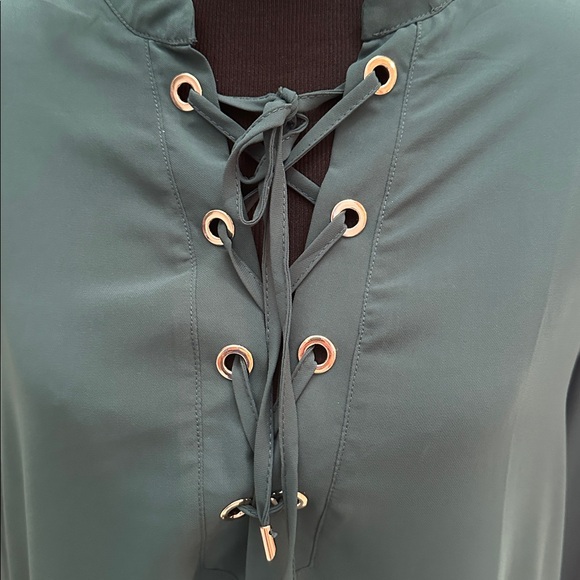 069 AMISU Dark Green Lace Front Top - Picture 7 of 8